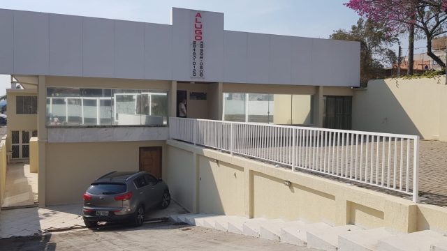 Casa comerecial na Rua Comendador Santiago Colle, 112 – Aluguel